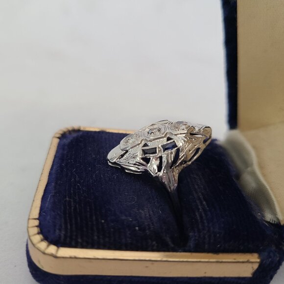 Antique 18K White Gold Art Deco Shield Ring with Diamonds and Sapphires - Picture 4 of 15
